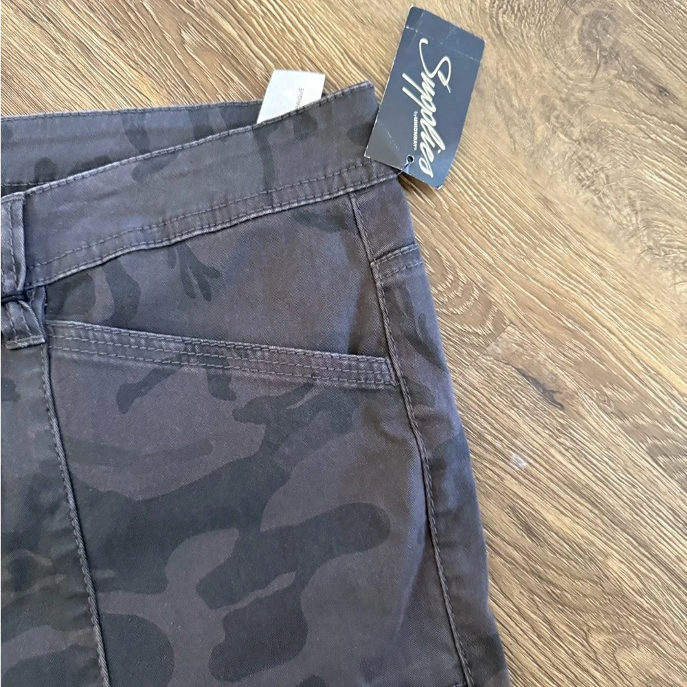 NWT Supplies Camouflage Women's Jeans - Picture 3 of 7